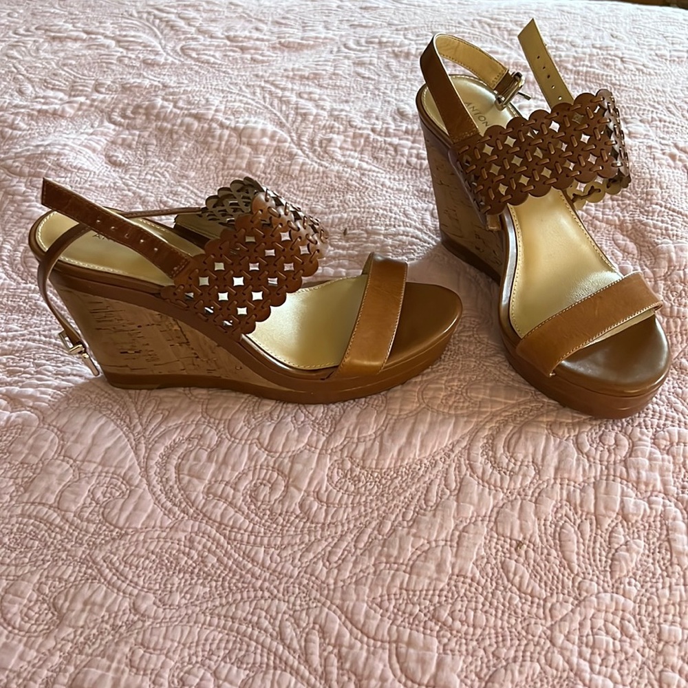 NEW!  Antonio Melani Leather wedges